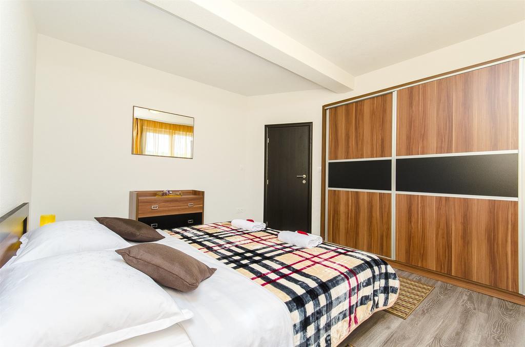 Apartments Branka Trogir Exterior photo